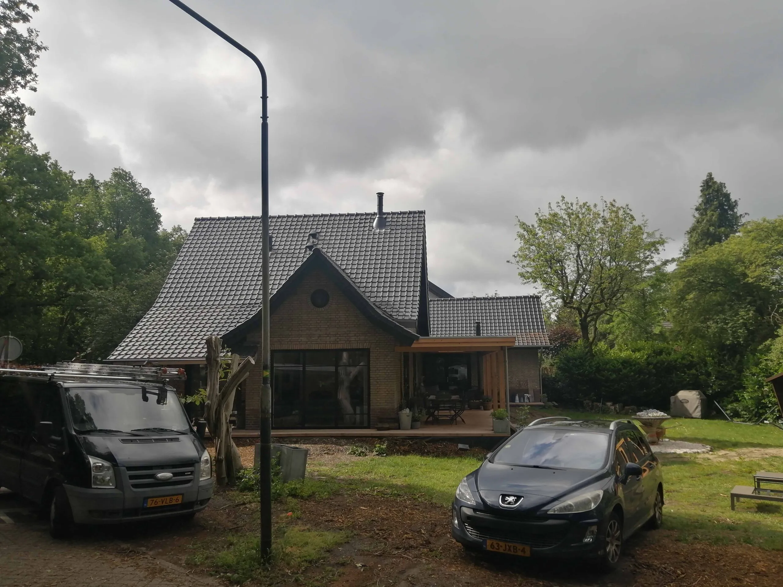 Woning met pannendak waar Dakdekkersbedrijf van Burk dakwerk uitvoerde